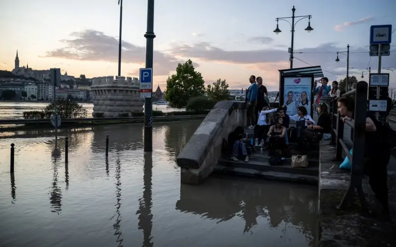 Венгрияда парламент ғимараты су астында қалды