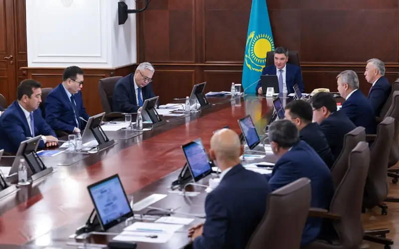 Премьер-министр Олжас Бектенов провел расширенную встречу с представителями отечественных агропредприятий
