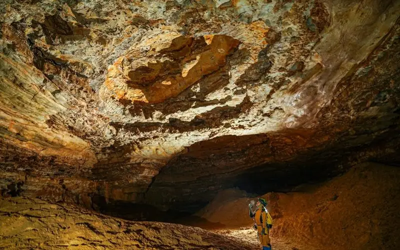 Chinese, foreign scientists to start new expedition into Asia's longest cave