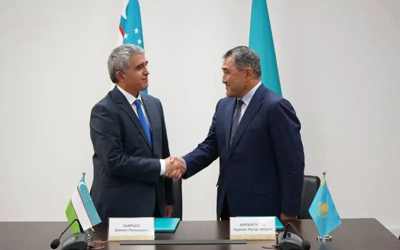 Министр водных ресурсов и ирригации Нуржан Нуржигитов встретился с министром водного хозяйства Узбекистана Шавкатом Хамраевым