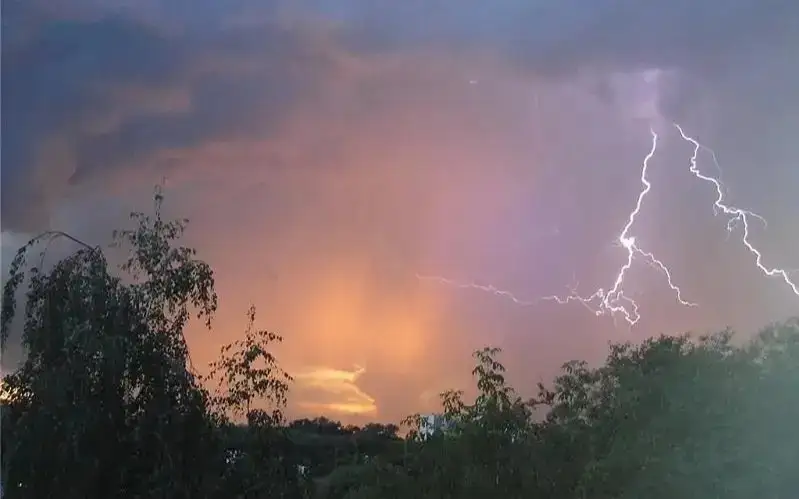 Rain and thunderstorms 