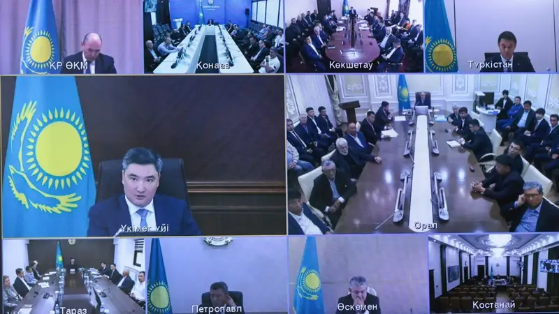 Премьер-министр Олжас Бектенов на расширенной встрече с представителями отечественных агропредприятий