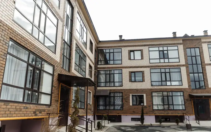 Меценаты подарили многодетным семьям квартиры в ЗКО