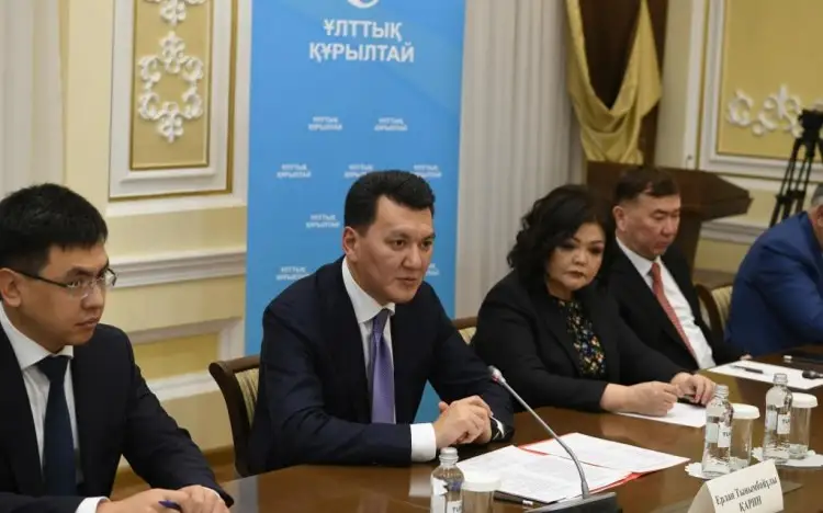 Ерлан Карин провел ряд встреч с общественниками Западно-Казахстанской области