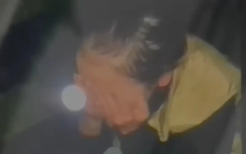 кешірім сұрады