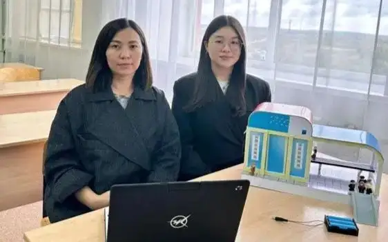 Kazakh 10th grader develops smart bus stop project 