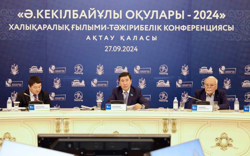 Председатель Мажилиса зачитал поздравление Президента на юбилее Абиша Кекилбаева Председатель Мажилиса зачитал поздравление Президента на юбилее Абиша Кекилбаева