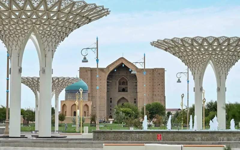 Head of State visits Yasawi Mausoleum in Turkistan