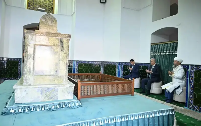 Head of State visits Yasawi Mausoleum in Turkistan