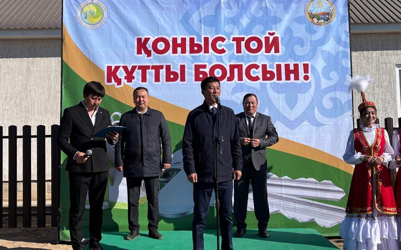 Восемь семей получили ключи от новых квартир в ЗКО Восемь семей получили ключи от новых квартир в ЗКО