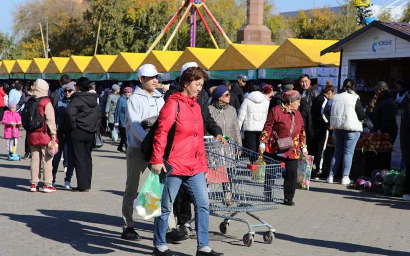 480 тонн сельхозпродукции привезли на ярмарку в Акмолинской области 480 тонн сельхозпродукции привезли на ярмарку в Акмолинской области