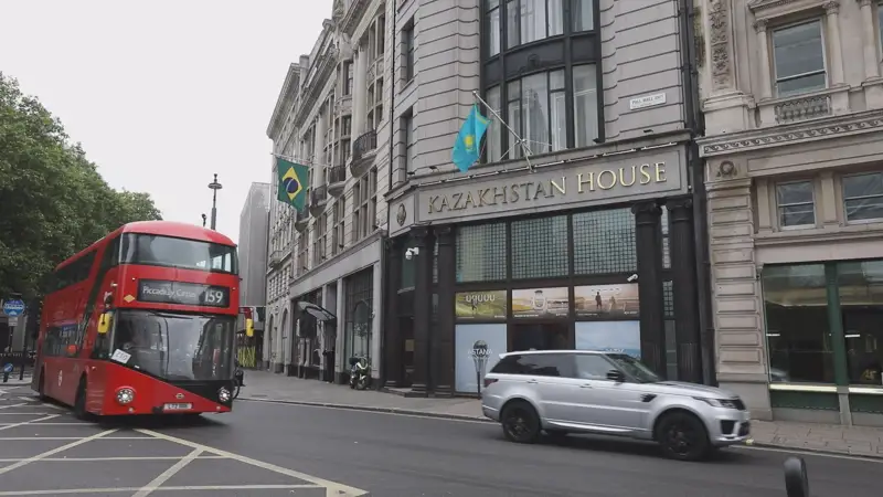 Избирательный участок в Лондоне готовится к референдуму по строительству АЭС в Казахстане 