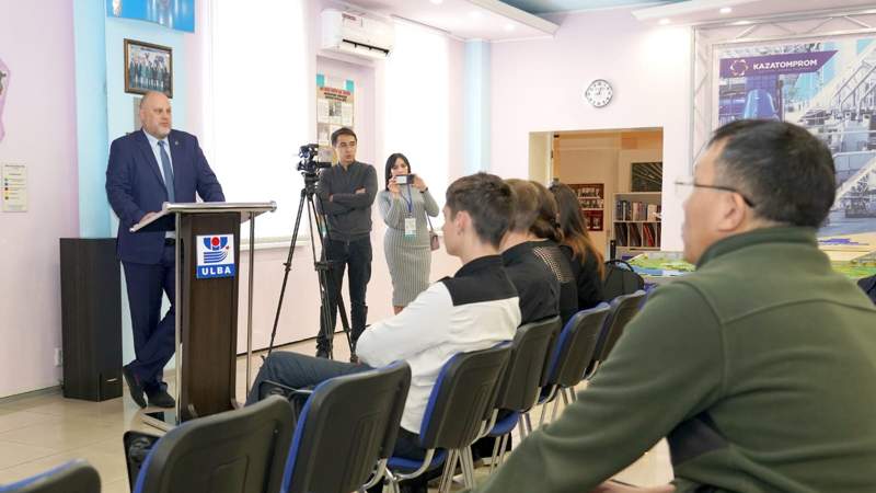 Óskemendegi zaýytta AES-ke otyn tabletkalary qalaı shyǵarylatyny kórsetildi