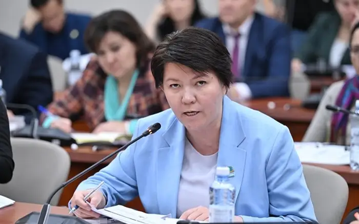 Juldyz Súleımenova 