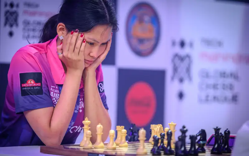 Бибисара Асаубаева сражается с лучшими шахматистами в Лондоне