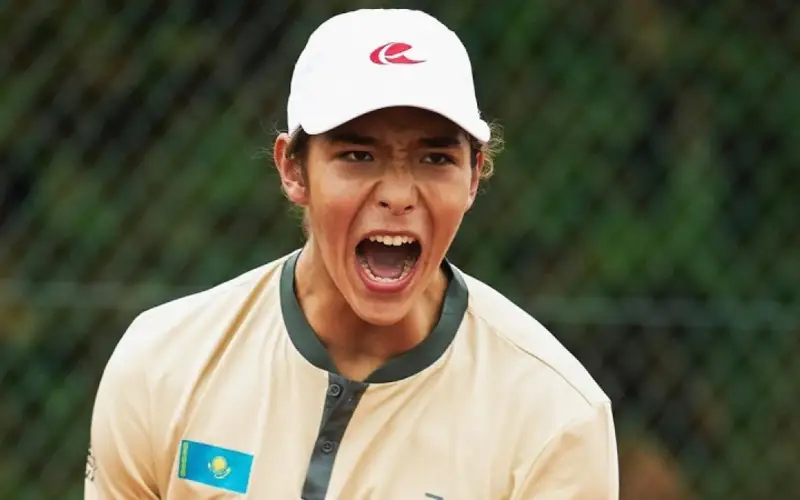 Амир Омарханов