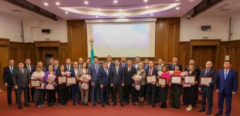 Presidential Affairs Department awards employees who contributed to V World Nomad Games organization