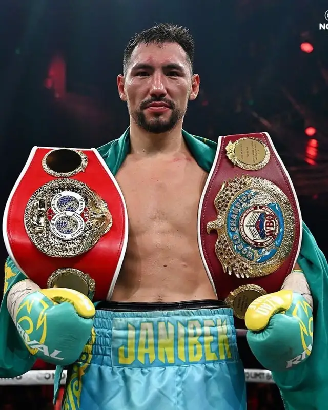 Мас әйелді аузына алады