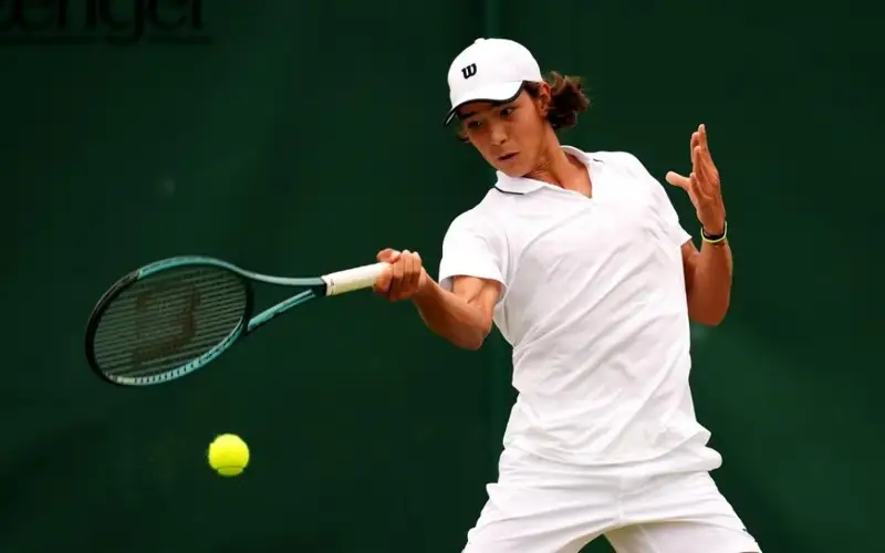 Амир Омарханов