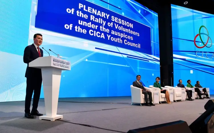 Ерлан Карин отметил вклад казахстанцев в развитие международного волонтерского движения