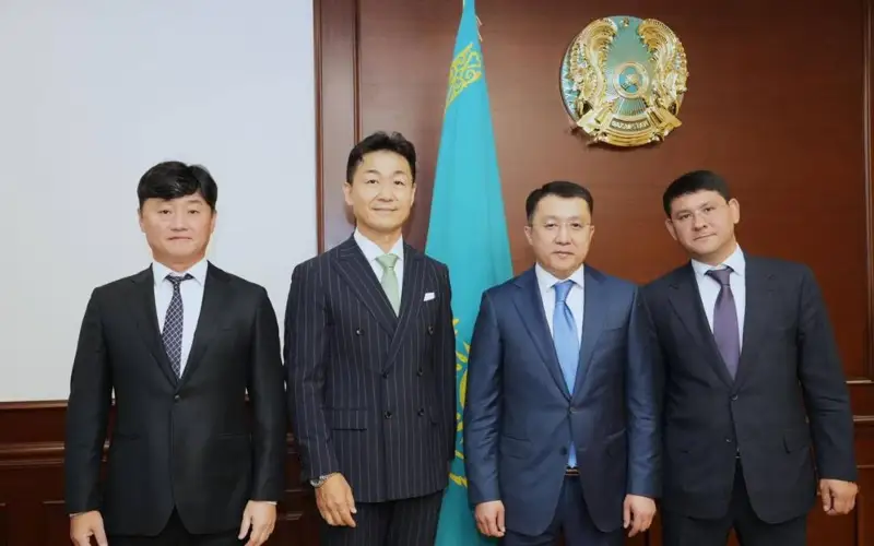 Министр транспорта Марат Карабаев встретился с главой южнокорейской транспортно-логистической компании LX Pantos Co., Ltd. Ли Ен Хо