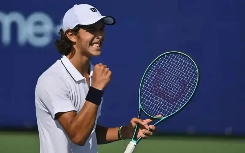 Амир Омарханов