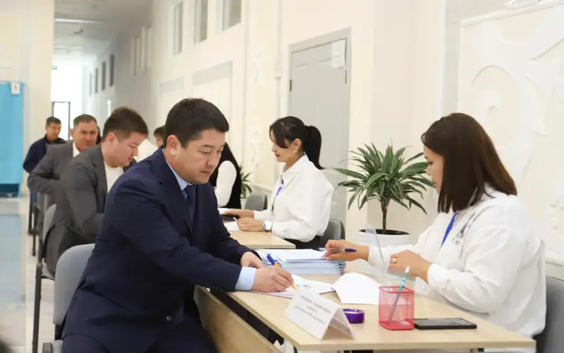 Аким Мангистауской области принял участие в республиканском референдуме