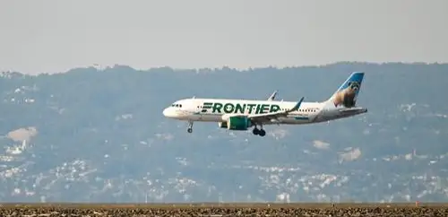 самолет американской авиакомпании Frontier Airlines