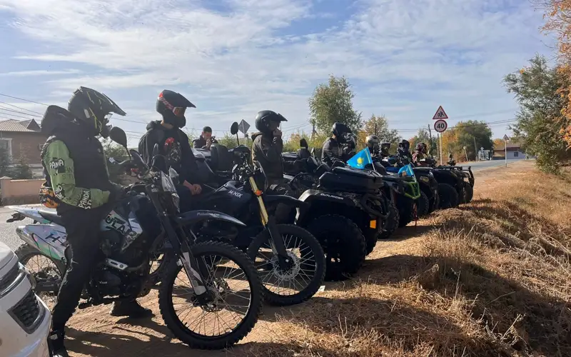 Жители села в ЗКО приехали на референдум на квадроциклах и мотоциклах