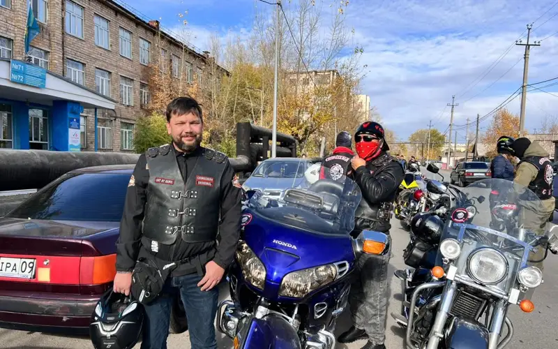 Группа байкеров проголосовала на референдуме в Караганде