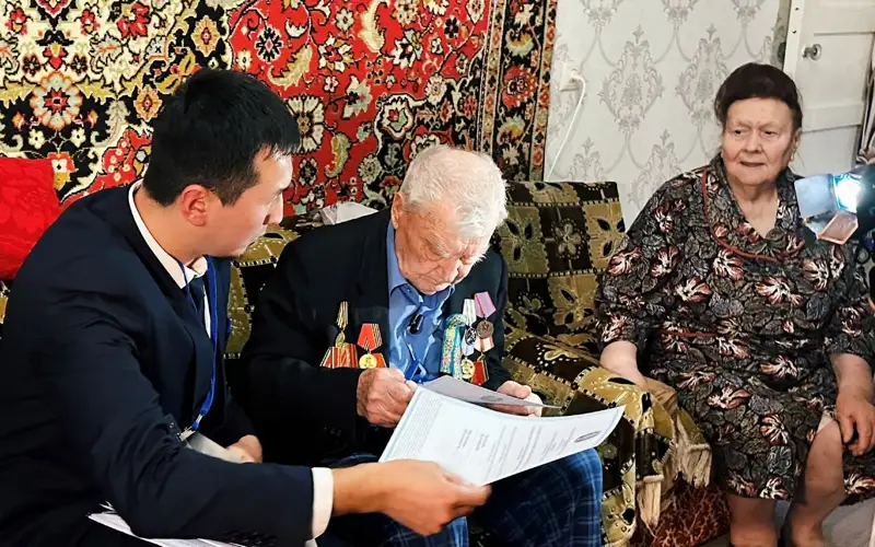 100-летний ветеран великой отечественной войны проголосовал на дому