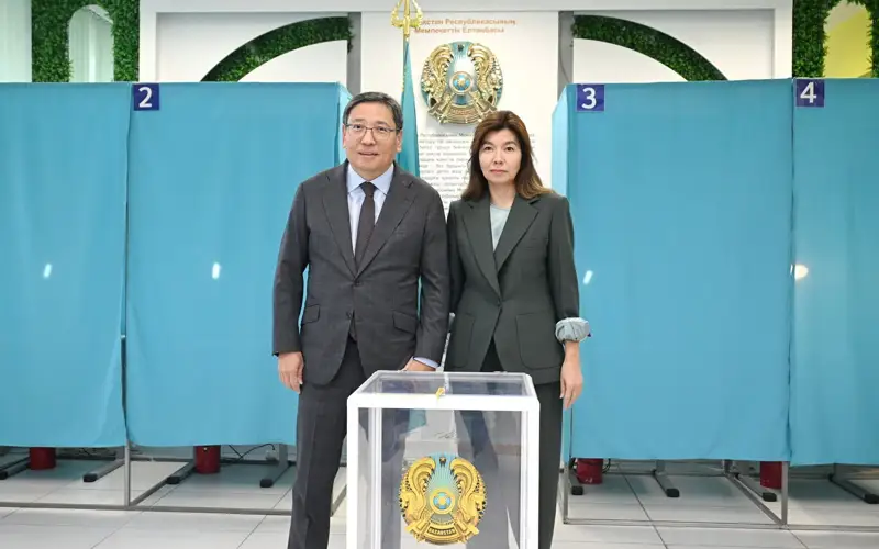 Аким Алматы Ерболат Досаев принял участие в референдуме по АЭС 