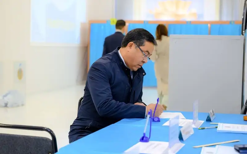 Аким области Абай проголосовал на референдуме