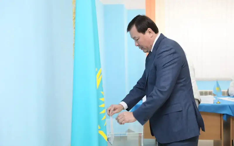 Aqtóbe oblysynyń ákimi Ashat Shaharov daýys berdi