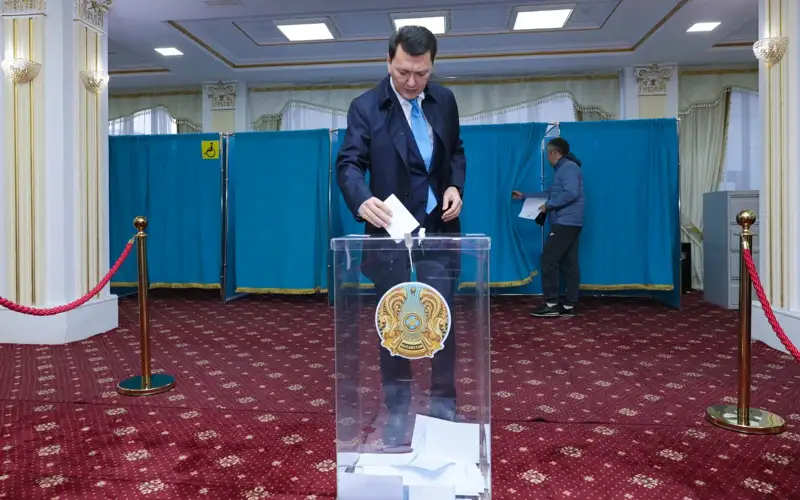 Ерлан Карин проголосвал