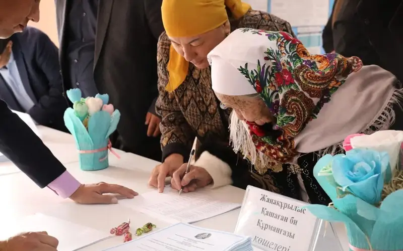 103-летняя жительница Алматинской области и ее праправнучка приняли участие в референдуме