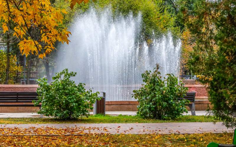 Almaty altyn túske boıaldy – fotoreportaj