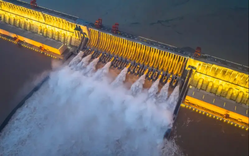 дамба «Три ущелья» на реке Янцзы 