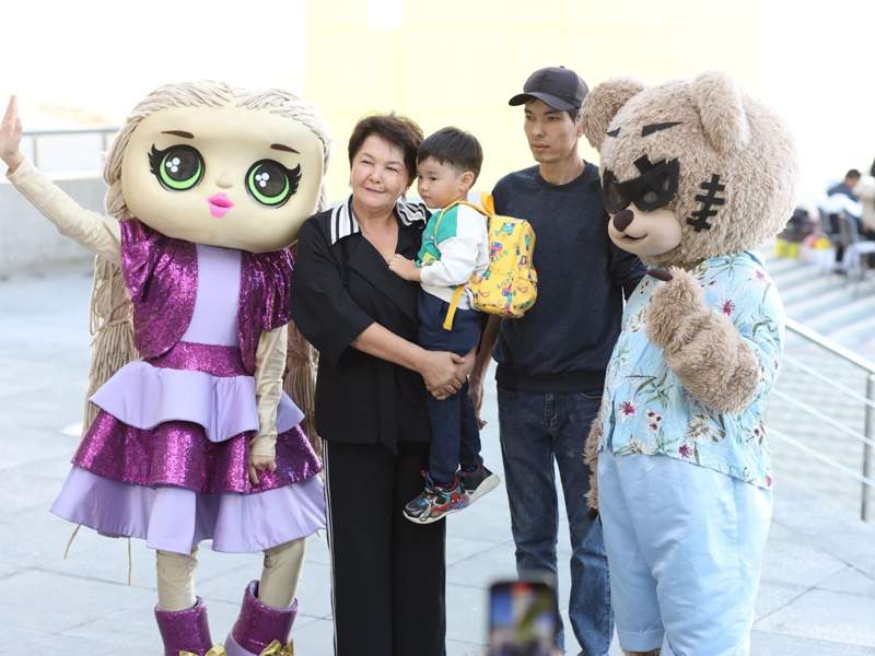 аниматоры и избиратели на участке по референдуму по АЭС аниматоры и избиратели на участке по референдуму по АЭС