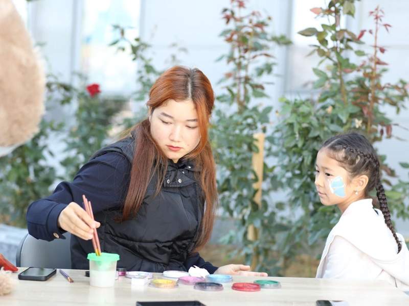 аквагрим делают детям на референдуме по АЭС аквагорим