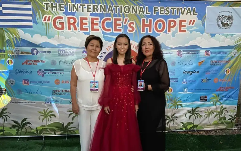Atyraýlyq oqýshy Dılnaz Ejirova Grekııada ótken án festıvaliniń bas júldesin ıelendi