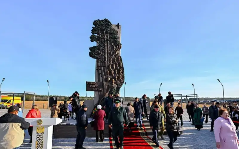 Памятник пожарным и лесникам, погибшим при тушении лесных пожаров, открыли в области Абай