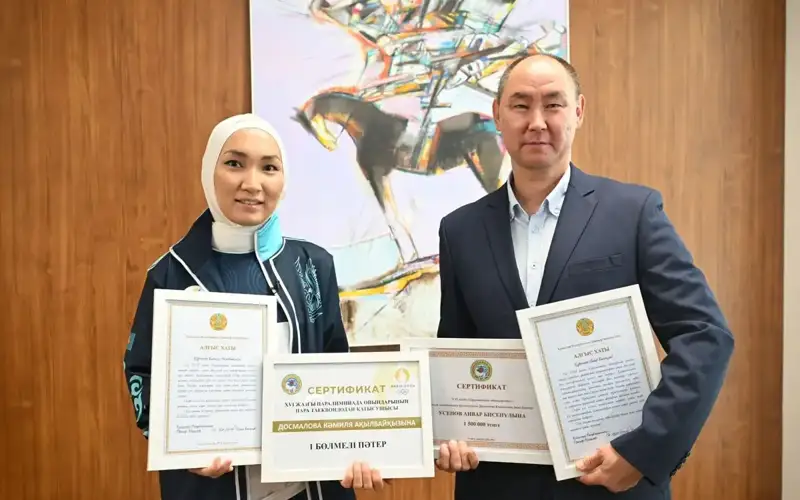 Almaty Mayor's Office presents keys to corporate housing to Kazakh para taekwondoka Kamilya Dosmalova