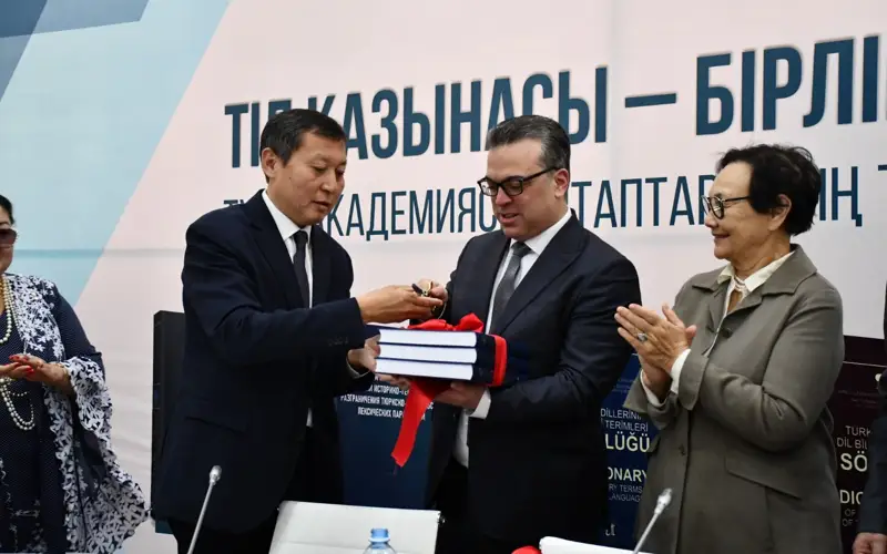 Almatyda Túrki Akademııasy shyǵarǵan ǵylymı eńbekter tanystyryldy