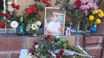 Убийство в Талгаре: цветы несут к месту гибели подростка