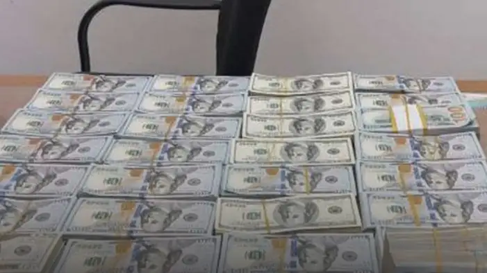 Алматыда бір топ адам жалған доллар өткізу әрекеті үшін сотталды