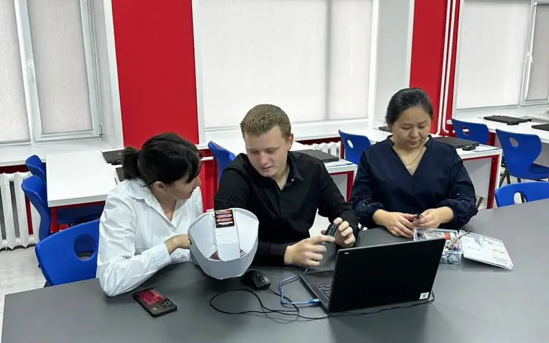 Кепку для слабовидящих изобрел школьник из Костаная