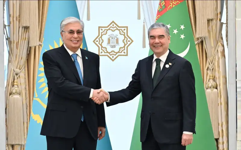 Prezıdent Túrikmenstan Halk Maslahatynyń tóraǵasy Gýrbangýly Berdimuhamedovpen kezdesti