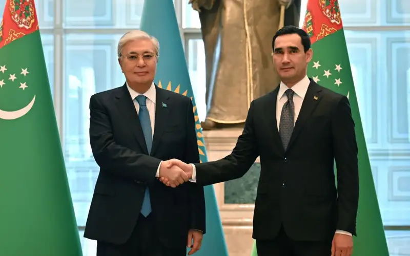 Қасым-Жомарт Тоқаев пен Сердар Бердімұхамедов шағын құрамда келіссөз жүргізді