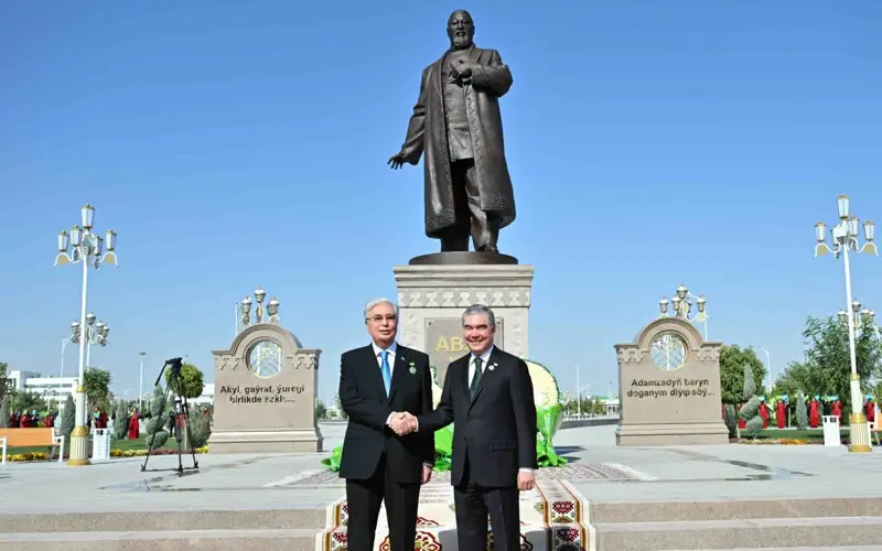 Ашхабатта Абай ескерткішін ашты